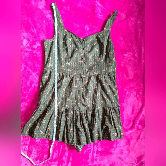 American Eagle Short floral romper forest green color size XL - Picture 3 of 8